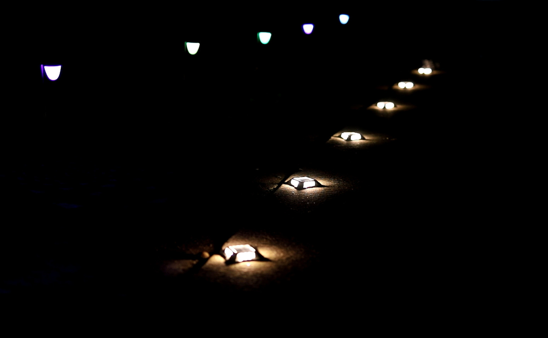 กันน้ำไฟดาดฟ้าพลังงานแสงอาทิตย์ LED ไฟขั้นบันไดพลังงานแสงอาทิตย์สำหรับถนนรถแล่น/Rodeside/สวน