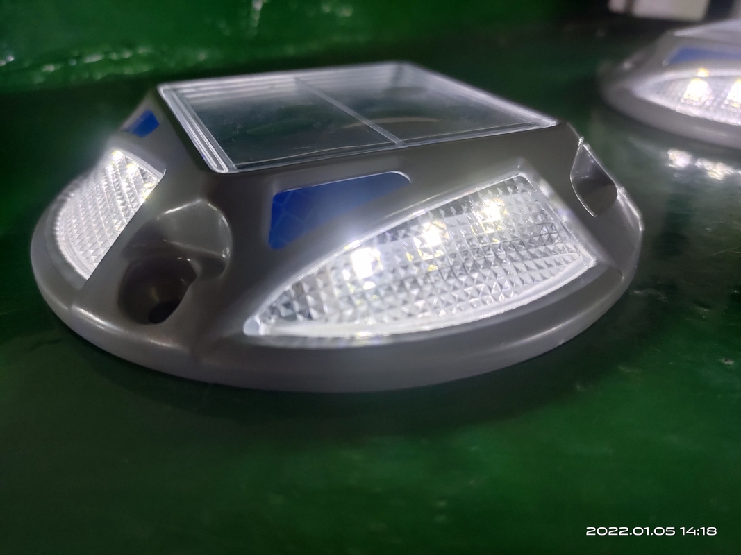 แท่นวาง LED พลังงานแสงอาทิตย์อลูมิเนียมไฟเครื่องหมายถนนไร้สายสำหรับทางเท้าขั้นบันได