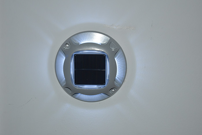 ด้านนอก LED โซลารี เดอะไดเวย์ ไฟดักเตือนไฟบันไดสําหรับทางเท้า สวน