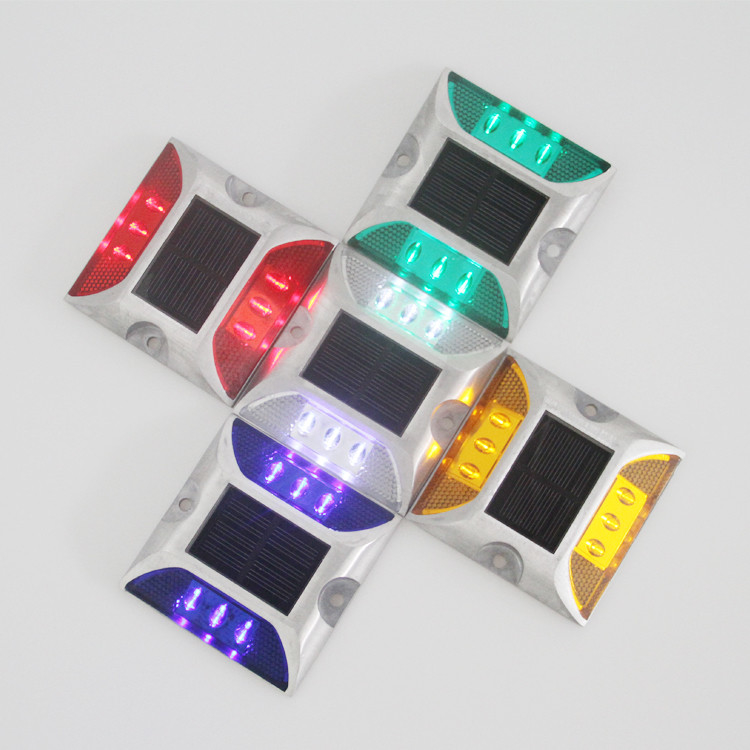 ระยะทางมองเห็นสูง ดวงอาทิตย์ LED สต๊อด ผลิตจากสับสนธิอลูมิเนียมสําหรับการตราทาง