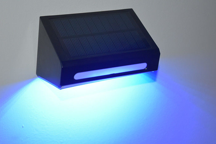 ไฟผนังแสงอาทิตย์กลางแจ้ง ไฟ LED กันน้ํา ไฟสวนพลังแสงแสงอาทิตย์ สําหรับการตกแต่งลานสวน