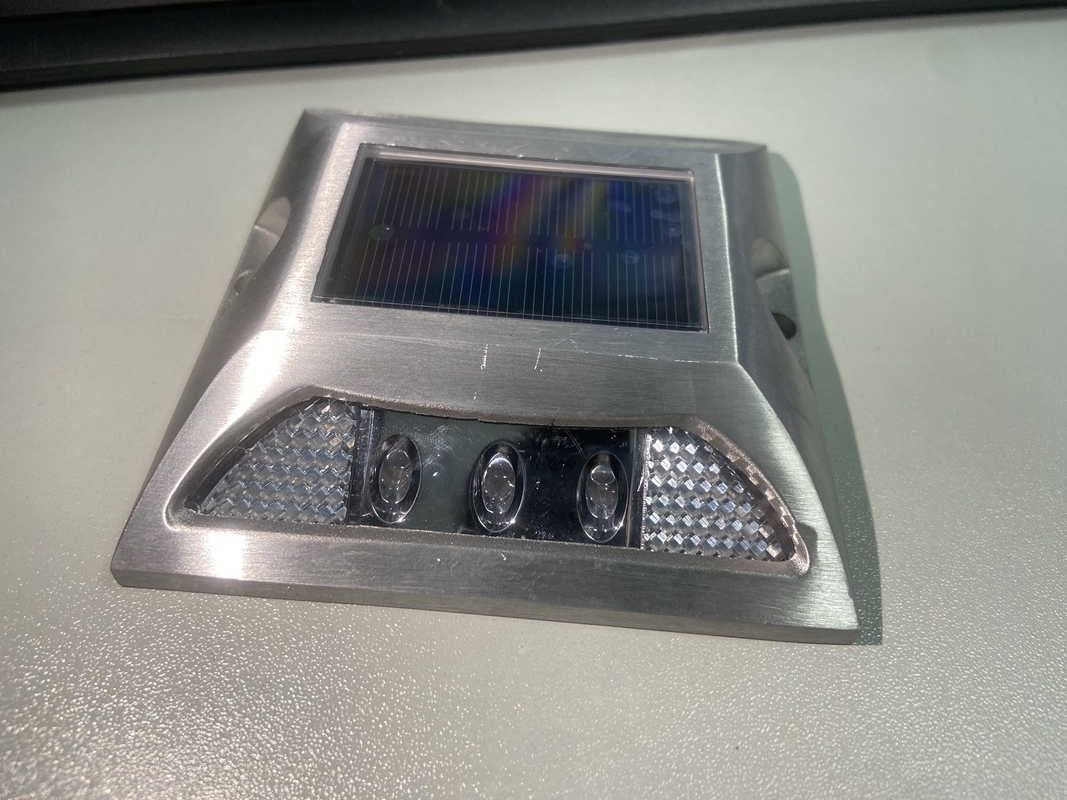 อัลลูมิเนียมสลัด PC โซลาร์พลังงานถนน studs กับ IP68 ระดับกันน้ําและแหล่งแสง LED