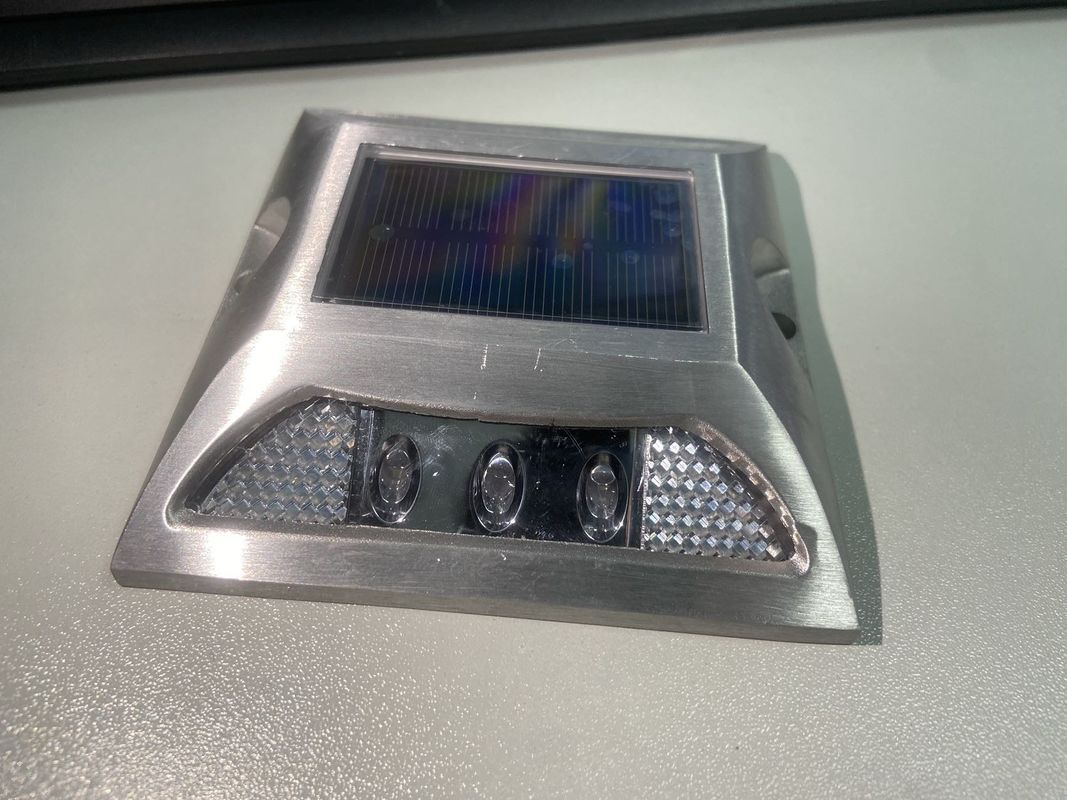 โซลาร์ สต๊อดถนน อัลลูมิเนียมสกัดผสม PC สีขาว/เหลือง/แดง/น้ําเงิน/เขียว LED ไฟ 2V โวลเตจ