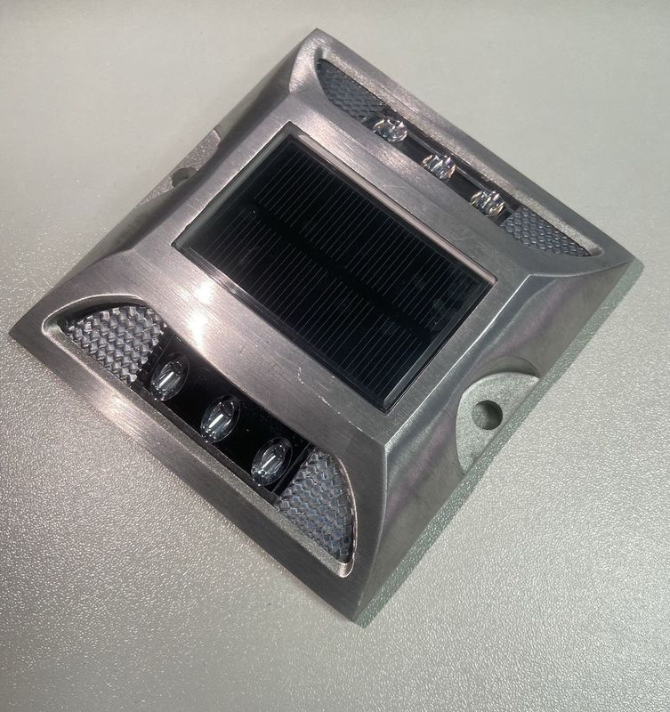 โซลารี สต๊อดทาง LED แหล่งแสง กันน้ํา IP68 อลูมิเนียมสกัด PC สําหรับความปลอดภัยทางถนน