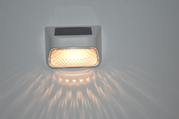 แสงไฟฟ้าพลังแสงอาทิตย์ แสงรั้ว LED กลางแจ้ง กันน้ํา แสงกําแพงลาน