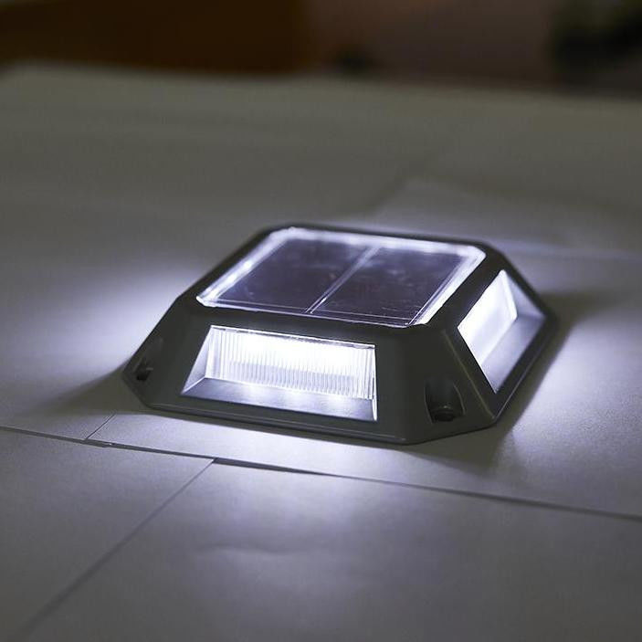 แสงดวงอาทิตย์ LED Dock Light With Screw Installation สีขาวอบอุ่น / สีขาวเย็น น้ําหนักเบา 215 กรัม