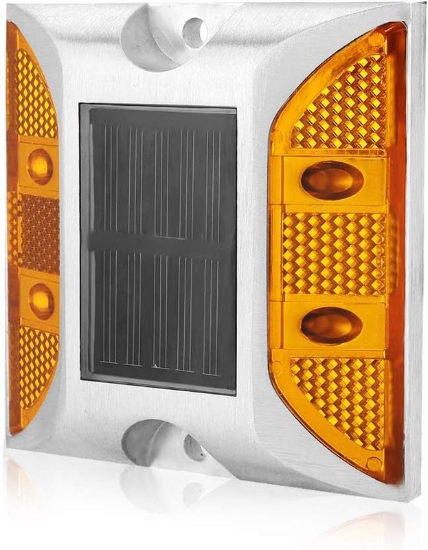 โซลารี สต๊อดถนนด้วยขนาด 103 * 106 * 24 มิลลิเมตรและไฟเตือนการจราจรแบบสะท้อนแสง LED 330g