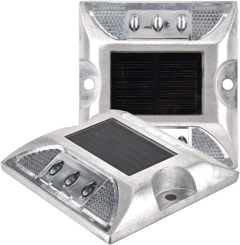 โซลารี สต๊อดถนนด้วยขนาด 103 * 106 * 24 มิลลิเมตรและไฟเตือนการจราจรแบบสะท้อนแสง LED 330g