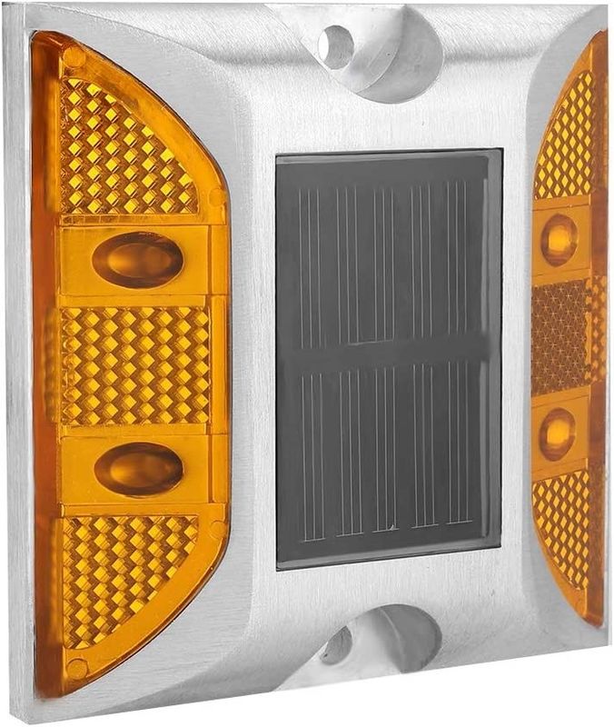 โซลารี สต๊อดถนนด้วยขนาด 103 * 106 * 24 มิลลิเมตรและไฟเตือนการจราจรแบบสะท้อนแสง LED 330g