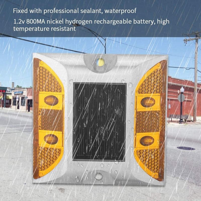 โซลารี สต๊อดถนนด้วยขนาด 103 * 106 * 24 มิลลิเมตรและไฟเตือนการจราจรแบบสะท้อนแสง LED 330g