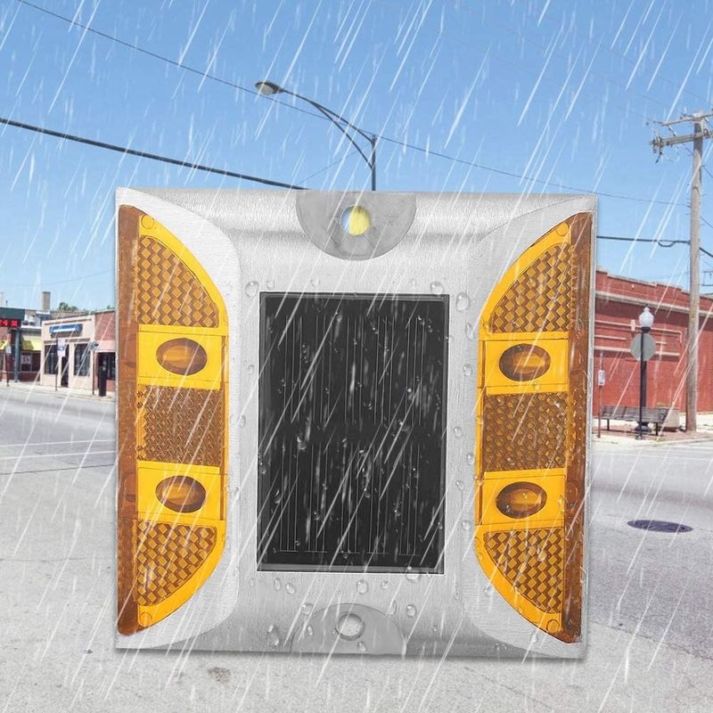 โซลารี สต๊อดถนนด้วยขนาด 103 * 106 * 24 มิลลิเมตรและไฟเตือนการจราจรแบบสะท้อนแสง LED 330g