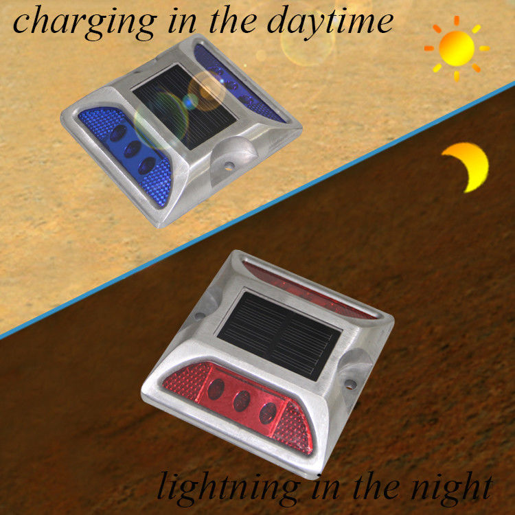 ขาว เหลือง แดง น้ําเงิน เขียว 330g 2V LED ดวงอาทิตย์แรงงานทางการ Studs การทํางาน -20C- 70C อลูมิเนียมสกัด