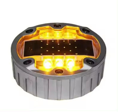 6 LED Beads เครื่องหมายด้านถนนแสงอาทิตย์ อายุ ≥50000h 143*53mm สําหรับการลงทุนระยะยาว