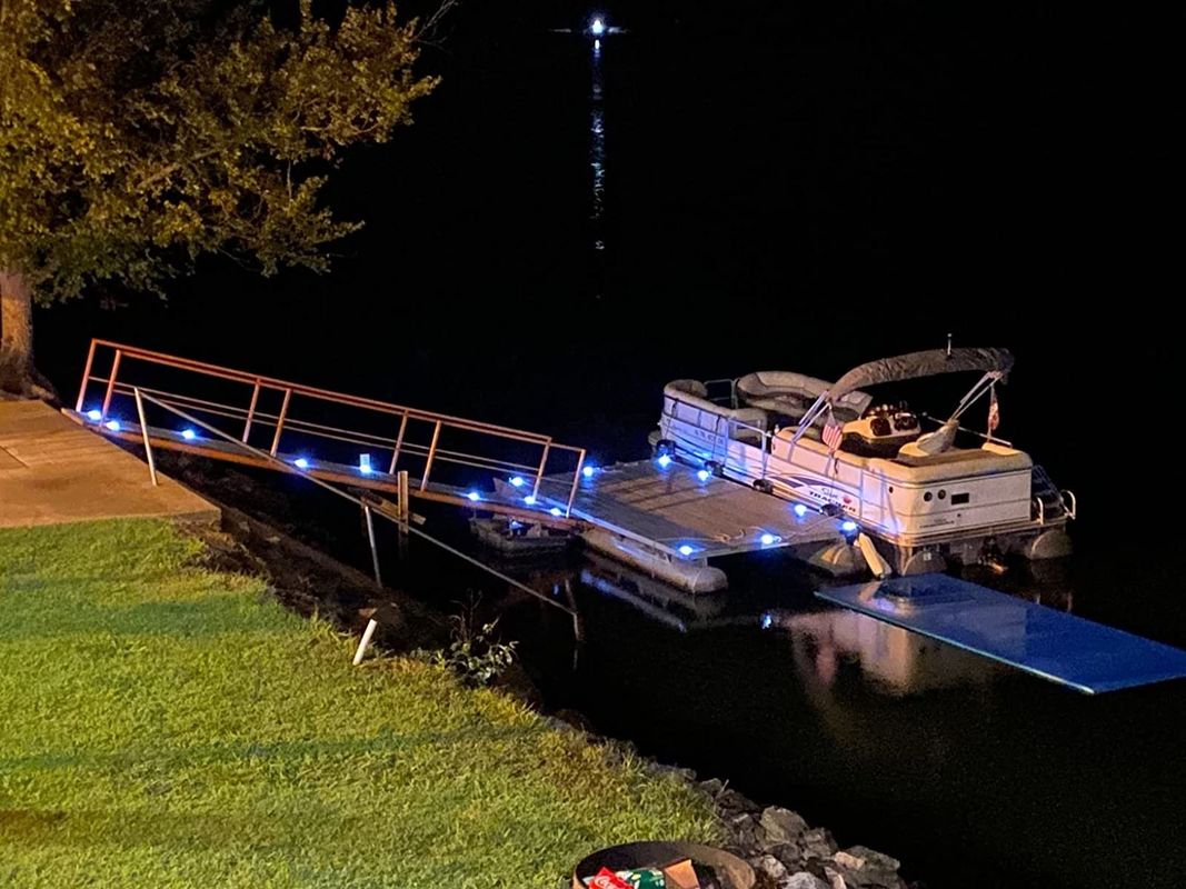 IP68 กันน้ํา อลูมิเนียมแสงอาทิตย์ deck dock floor light สําหรับทางสวน 114*22MM