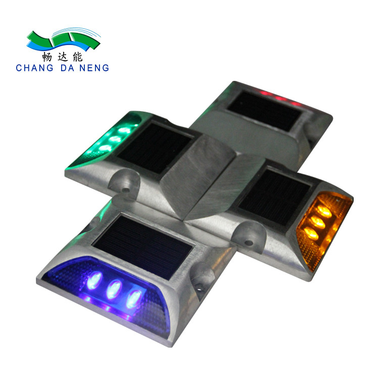 3leds Die Casting อลูมิเนียม Solar Road Studs IP68 Waterproof Solar Driveway Road Marker พร้อมค่าคงที่หรือกระพริบ