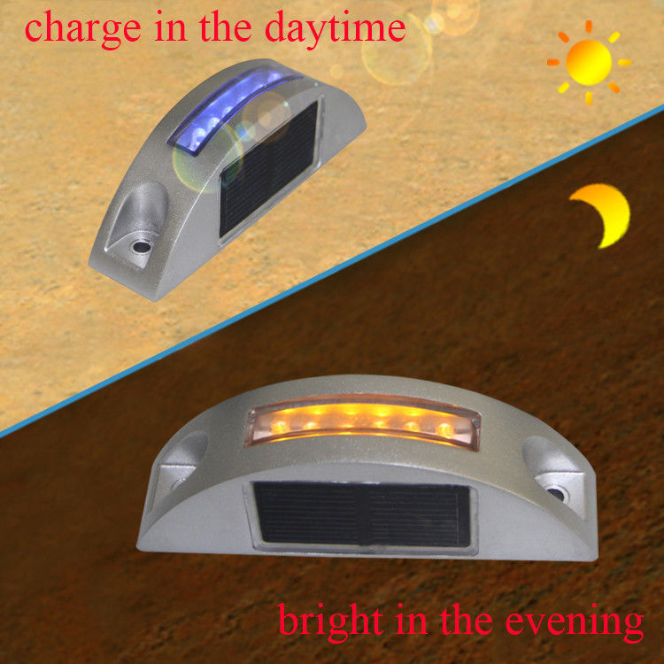 IP67 1.2V Solar Cell Road Studs ไฟ ​​LED อลูมิเนียมสำหรับ Outdoor