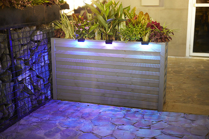 IP65 รั้วภูมิทัศน์พลังงานแสงอาทิตย์กันน้ำไฟ LED การชาร์จสีสดใสอย่างต่อเนื่อง