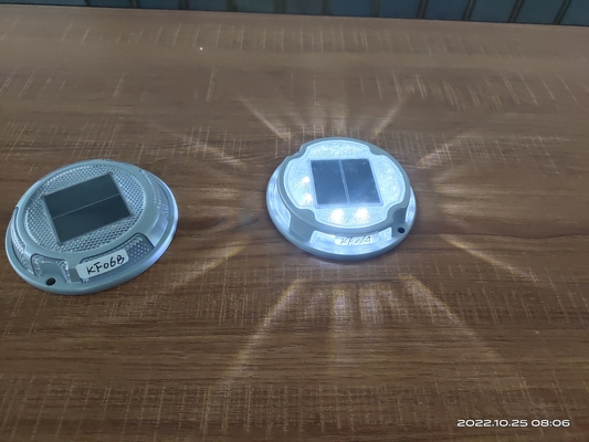 IP67 กันน้ําแสงดวงอาทิตย์ Dock Light ไฟแสงดวงอาทิตย์ LED การ์เด้น