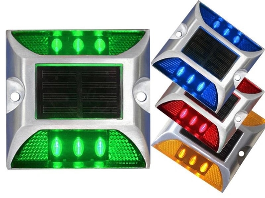 IP67 กันน้ํา การรักษาความปลอดภัยทางถนน แรงแสงอาทิตย์ LED Cat Eye Reflective Road Stud แรงแสงอาทิตย์ Road Stud