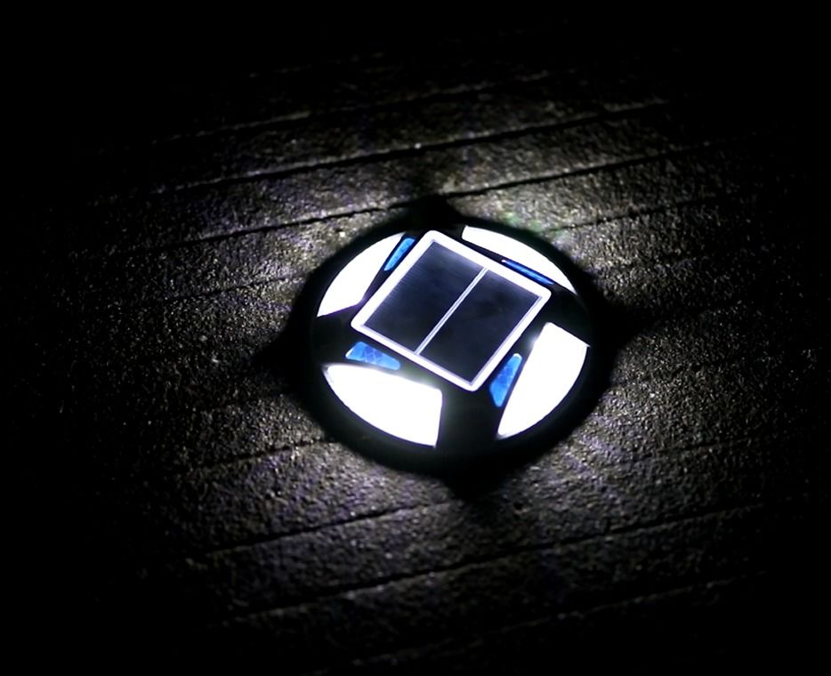 อลูมิเนียม โซลาร์ โรดสต๊อด พร้อม 12 LED Beads แบตเตอรี่ 1.2V Ni-Mh และชาร์จ 4.5 ชั่วโมงสําหรับการทํางาน 20 ชั่วโมง